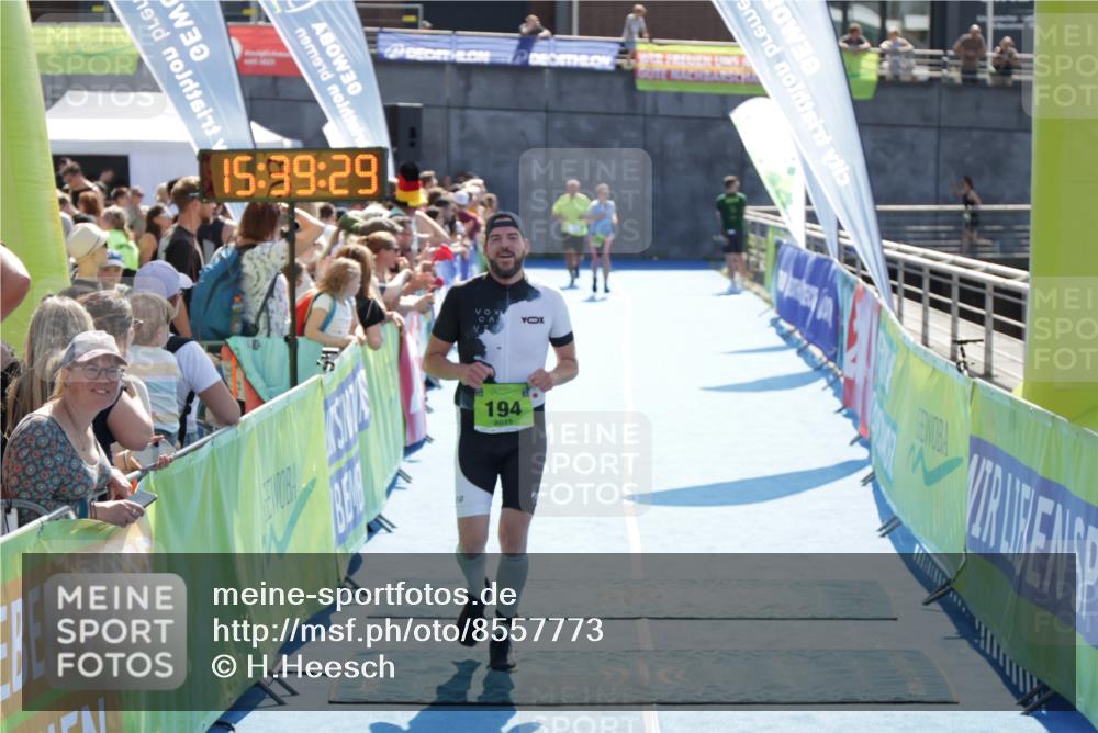 10.08.2025 - GEWOBA Citytriathlon Bremen H.Heesch http://msf.ph/oto/8557773 10.08.2025 15:39:33 Ziel 194, 510 meine-sportfotos.de