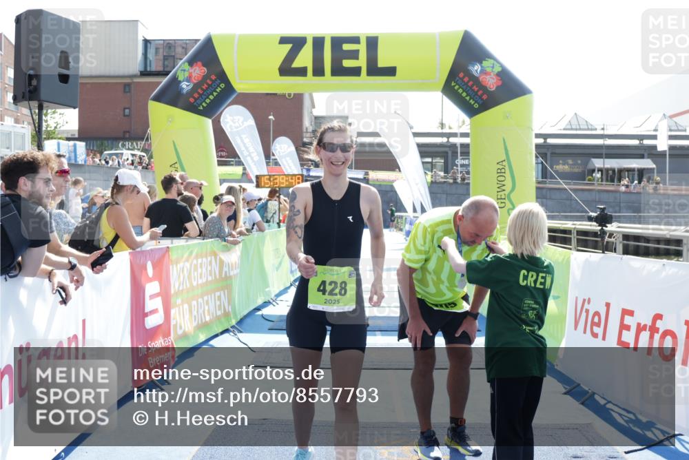 10.08.2025 - GEWOBA Citytriathlon Bremen H.Heesch http://msf.ph/oto/8557793 10.08.2025 15:39:52 Ziel 305, 428 meine-sportfotos.de