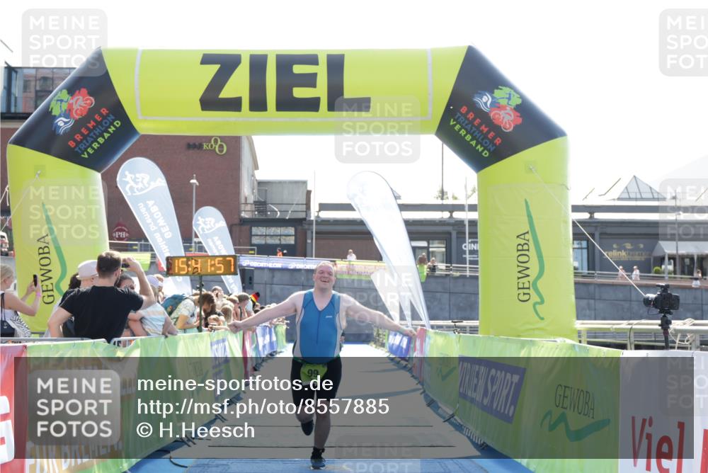 10.08.2025 - GEWOBA Citytriathlon Bremen H.Heesch http://msf.ph/oto/8557885 10.08.2025 15:42:01 Ziel 99 meine-sportfotos.de