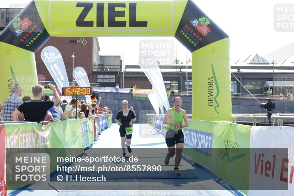 10.08.2025 - GEWOBA Citytriathlon Bremen H.Heesch http://msf.ph/oto/8557890 10.08.2025 15:42:12 Ziel 508, 512 meine-sportfotos.de