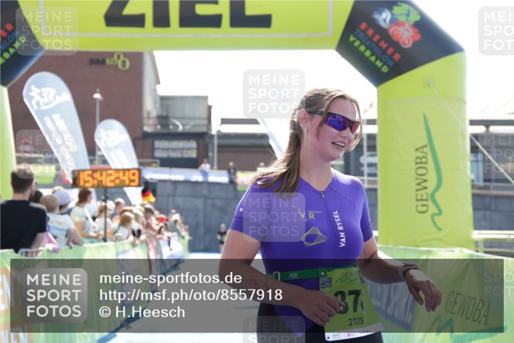 10.08.2025 - GEWOBA Citytriathlon Bremen H.Heesch http://msf.ph/oto/8557918 10.08.2025 15:42:53 Ziel 378, 433, 518 meine-sportfotos.de
