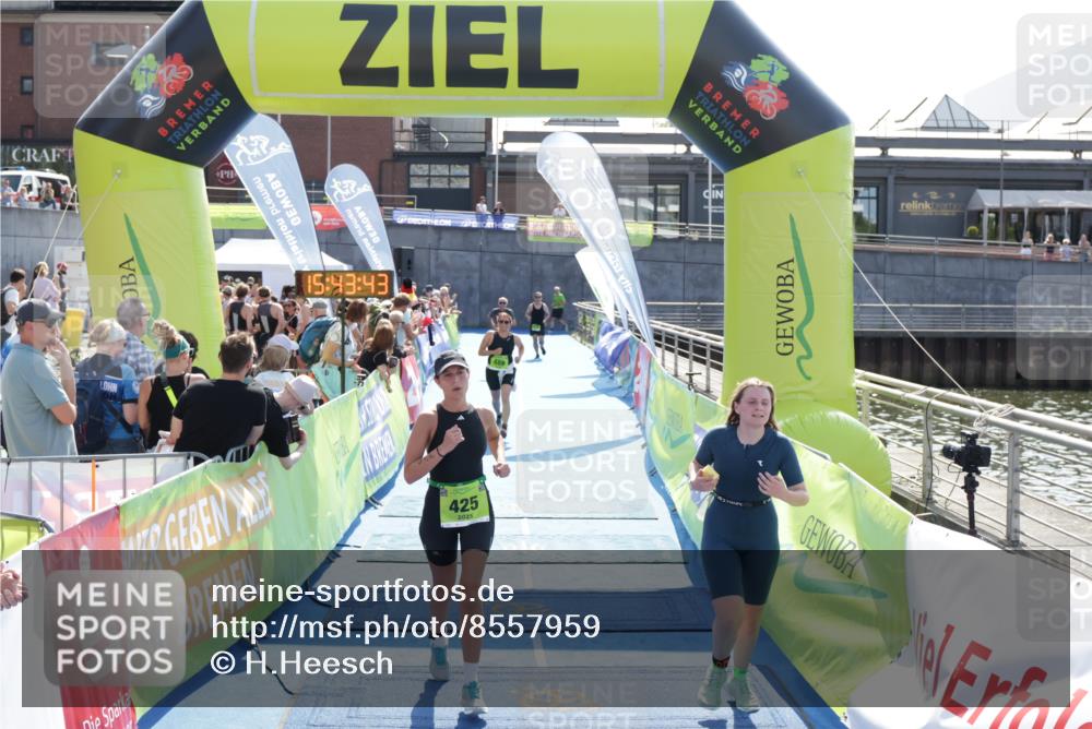 10.08.2025 - GEWOBA Citytriathlon Bremen H.Heesch http://msf.ph/oto/8557959 10.08.2025 15:43:47 Ziel 414, 425, 489 meine-sportfotos.de