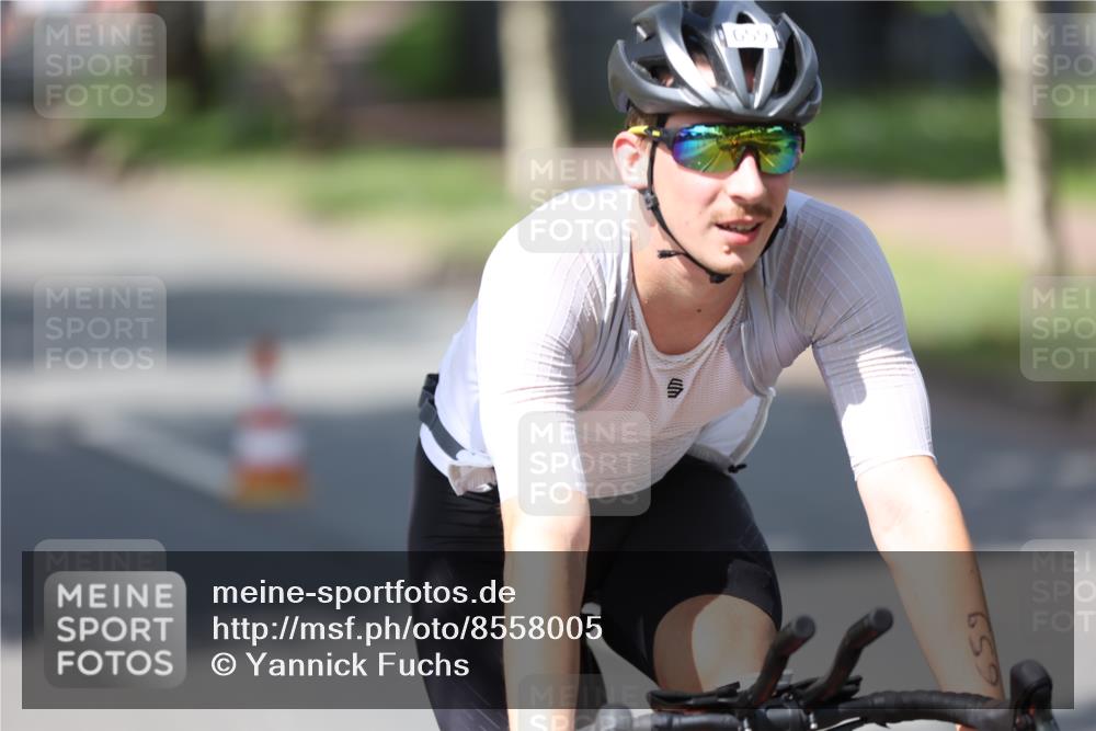10.08.2025 - GEWOBA Citytriathlon Bremen Yannick Fuchs http://msf.ph/oto/8558005 10.08.2025 12:28:52 Radfahren 573, 659, 732, 851 meine-sportfotos.de