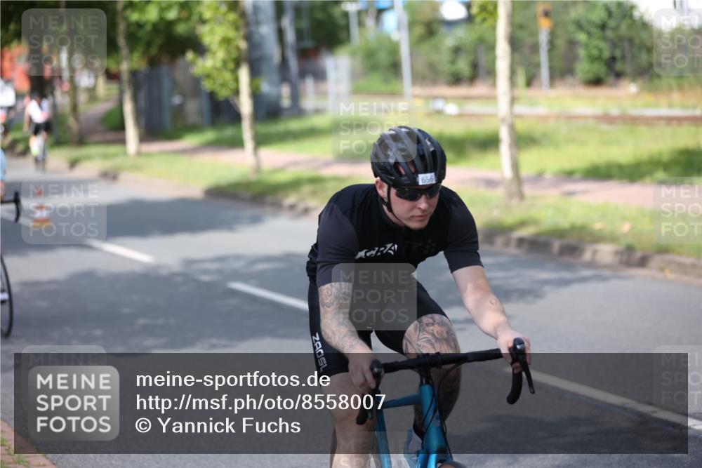 10.08.2025 - GEWOBA Citytriathlon Bremen Yannick Fuchs http://msf.ph/oto/8558007 10.08.2025 12:29:16 Radfahren 576, 583, 605, 656, 679, 799, 1007, 1030 meine-sportfotos.de