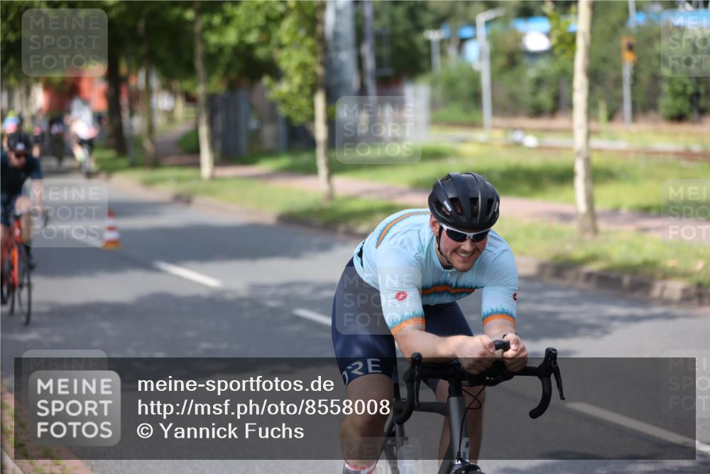 10.08.2025 - GEWOBA Citytriathlon Bremen Yannick Fuchs http://msf.ph/oto/8558008 10.08.2025 12:29:17 Radfahren 576, 583, 605, 656, 679, 771, 799, 1007, 1030 meine-sportfotos.de
