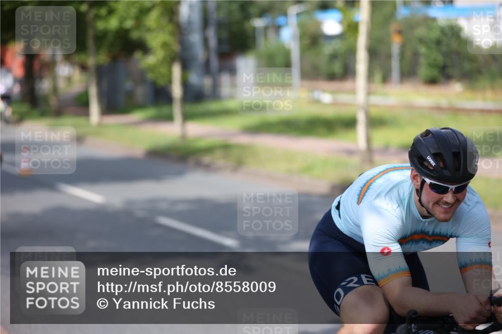 10.08.2025 - GEWOBA Citytriathlon Bremen Yannick Fuchs http://msf.ph/oto/8558009 10.08.2025 12:29:17 Radfahren 576, 583, 605, 656, 679, 771, 799, 1007, 1030 meine-sportfotos.de