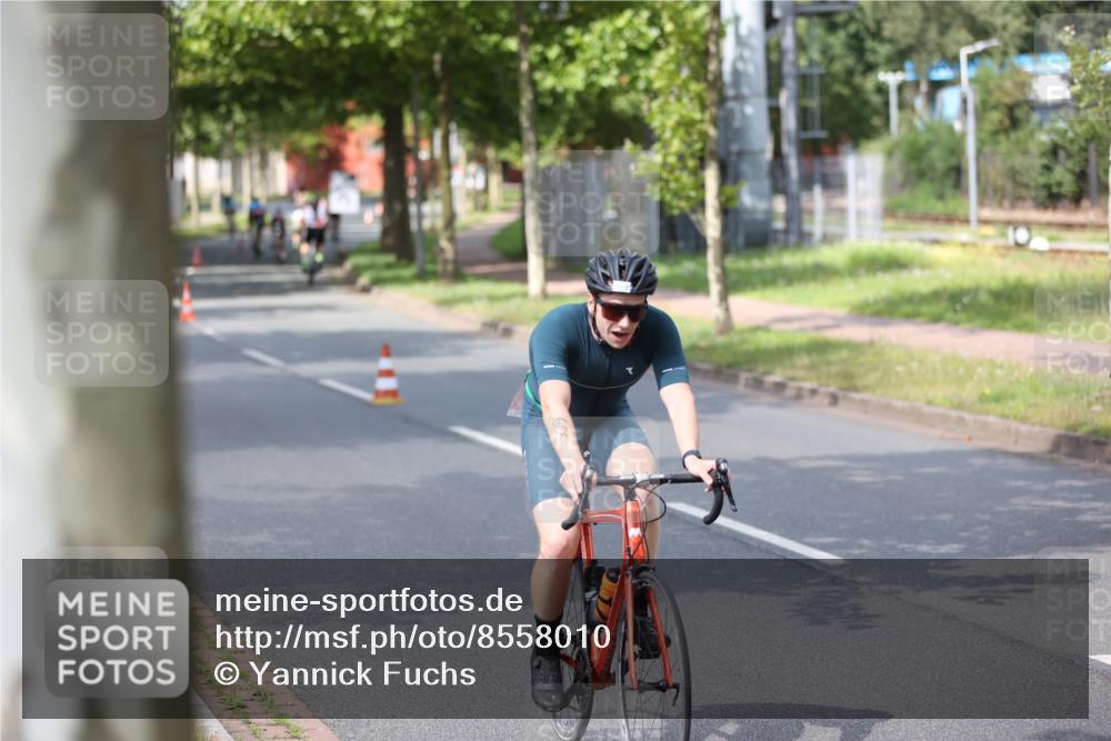 10.08.2025 - GEWOBA Citytriathlon Bremen Yannick Fuchs http://msf.ph/oto/8558010 10.08.2025 12:29:18 Radfahren 576, 583, 605, 656, 679, 771, 799, 1007, 1030 meine-sportfotos.de