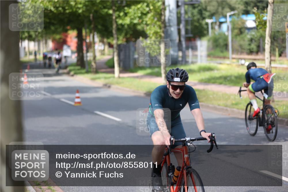 10.08.2025 - GEWOBA Citytriathlon Bremen Yannick Fuchs http://msf.ph/oto/8558011 10.08.2025 12:29:18 Radfahren 576, 583, 605, 656, 679, 771, 799, 1007, 1030 meine-sportfotos.de