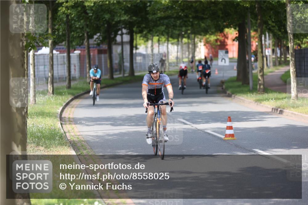 10.08.2025 - GEWOBA Citytriathlon Bremen Yannick Fuchs http://msf.ph/oto/8558025 10.08.2025 12:29:24 Radfahren 576, 583, 605, 656, 679, 687, 771, 799, 927, 1007, 1030 meine-sportfotos.de
