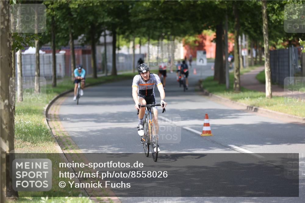 10.08.2025 - GEWOBA Citytriathlon Bremen Yannick Fuchs http://msf.ph/oto/8558026 10.08.2025 12:29:24 Radfahren 576, 583, 605, 656, 679, 687, 771, 799, 927, 1007, 1030 meine-sportfotos.de