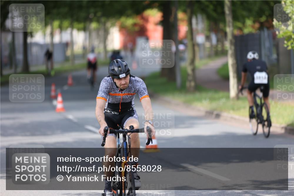 10.08.2025 - GEWOBA Citytriathlon Bremen Yannick Fuchs http://msf.ph/oto/8558028 10.08.2025 12:29:24 Radfahren 576, 583, 605, 656, 679, 687, 771, 799, 927, 1007, 1030 meine-sportfotos.de