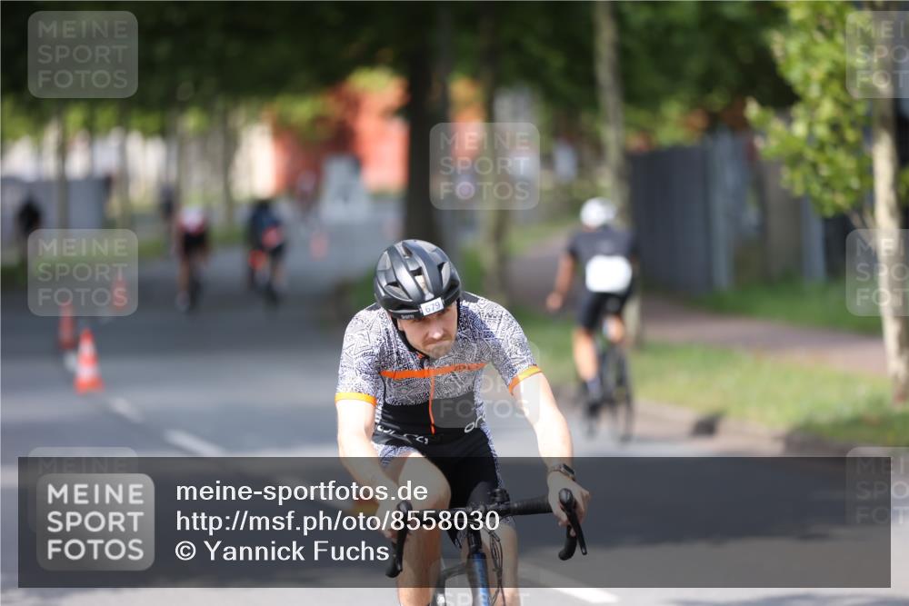 10.08.2025 - GEWOBA Citytriathlon Bremen Yannick Fuchs http://msf.ph/oto/8558030 10.08.2025 12:29:25 Radfahren 576, 583, 605, 656, 679, 687, 771, 799, 927, 1007, 1030 meine-sportfotos.de