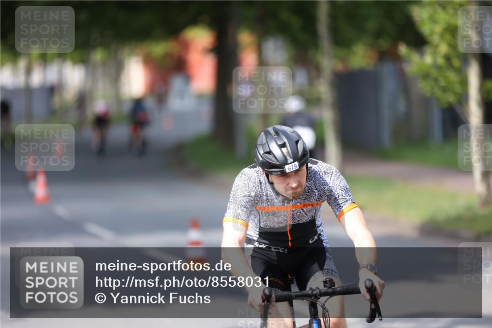 10.08.2025 - GEWOBA Citytriathlon Bremen Yannick Fuchs http://msf.ph/oto/8558031 10.08.2025 12:29:25 Radfahren 576, 583, 605, 656, 679, 687, 771, 799, 927, 1007, 1030 meine-sportfotos.de