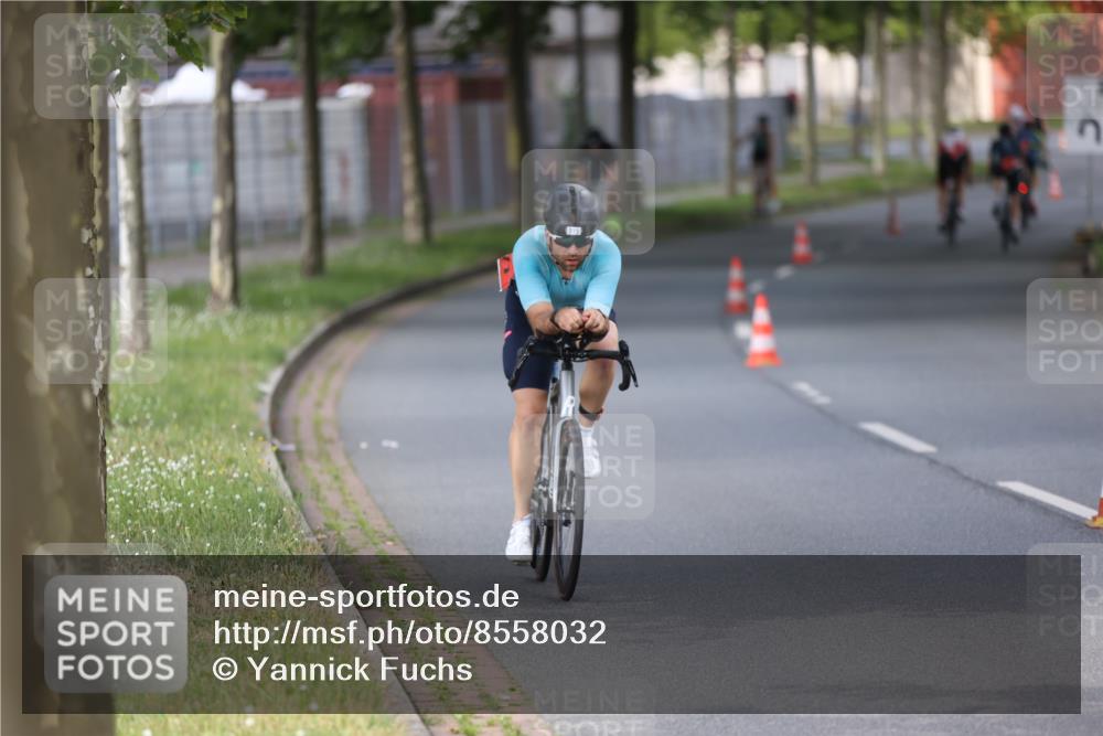 10.08.2025 - GEWOBA Citytriathlon Bremen Yannick Fuchs http://msf.ph/oto/8558032 10.08.2025 12:29:26 Radfahren 576, 583, 605, 645, 656, 679, 687, 771, 799, 927, 1007, 1030 meine-sportfotos.de