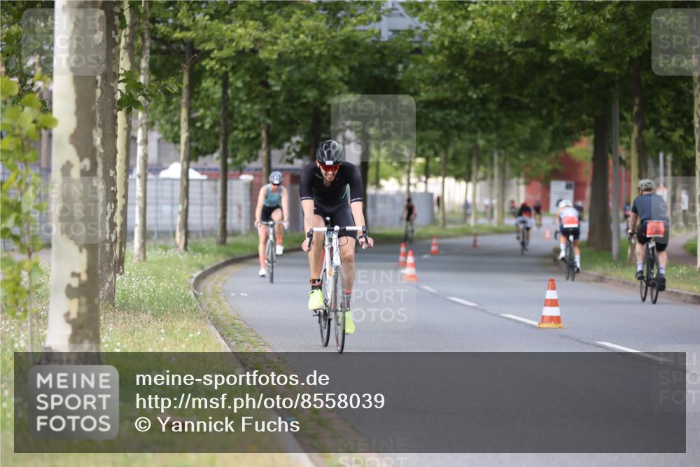 10.08.2025 - GEWOBA Citytriathlon Bremen Yannick Fuchs http://msf.ph/oto/8558039 10.08.2025 12:29:32 Radfahren 583, 605, 645, 679, 687, 771, 799, 922, 927, 1030 meine-sportfotos.de