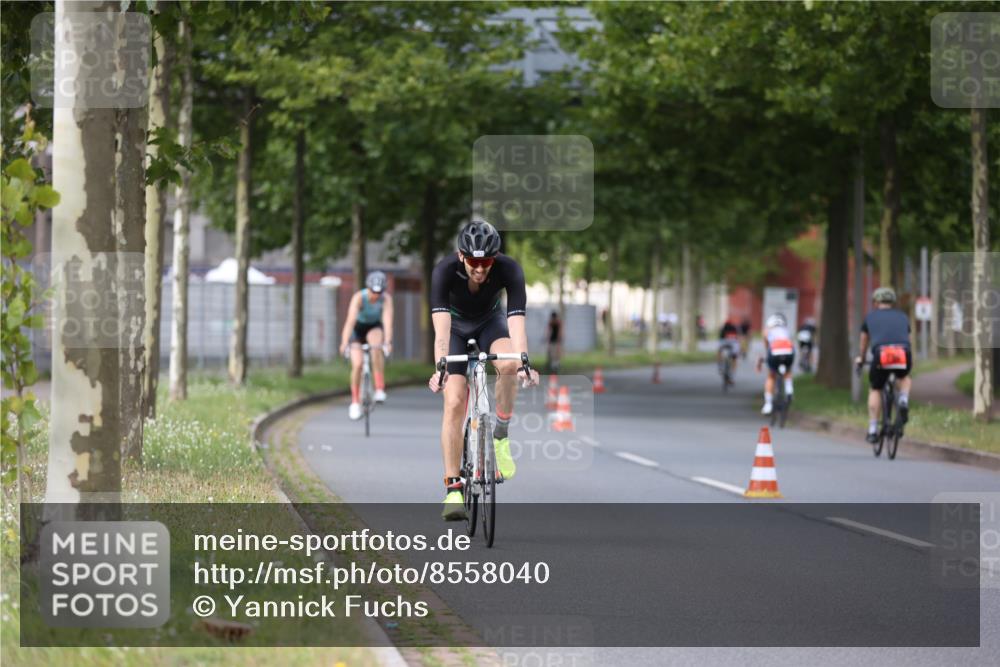 10.08.2025 - GEWOBA Citytriathlon Bremen Yannick Fuchs http://msf.ph/oto/8558040 10.08.2025 12:29:32 Radfahren 583, 605, 645, 679, 687, 771, 799, 922, 927, 1030 meine-sportfotos.de