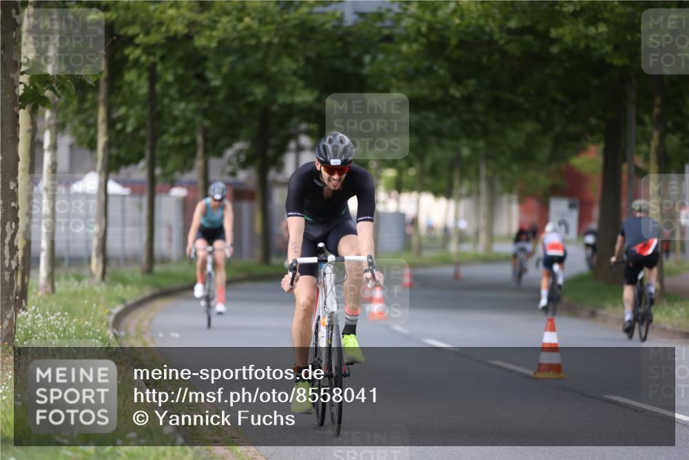 10.08.2025 - GEWOBA Citytriathlon Bremen Yannick Fuchs http://msf.ph/oto/8558041 10.08.2025 12:29:32 Radfahren 583, 605, 645, 679, 687, 771, 799, 922, 927, 1030 meine-sportfotos.de