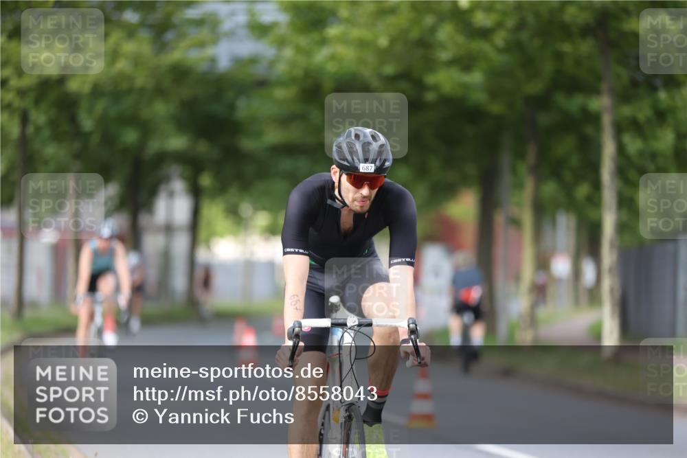 10.08.2025 - GEWOBA Citytriathlon Bremen Yannick Fuchs http://msf.ph/oto/8558043 10.08.2025 12:29:33 Radfahren 583, 645, 679, 687, 751, 771, 799, 922, 927, 1030 meine-sportfotos.de