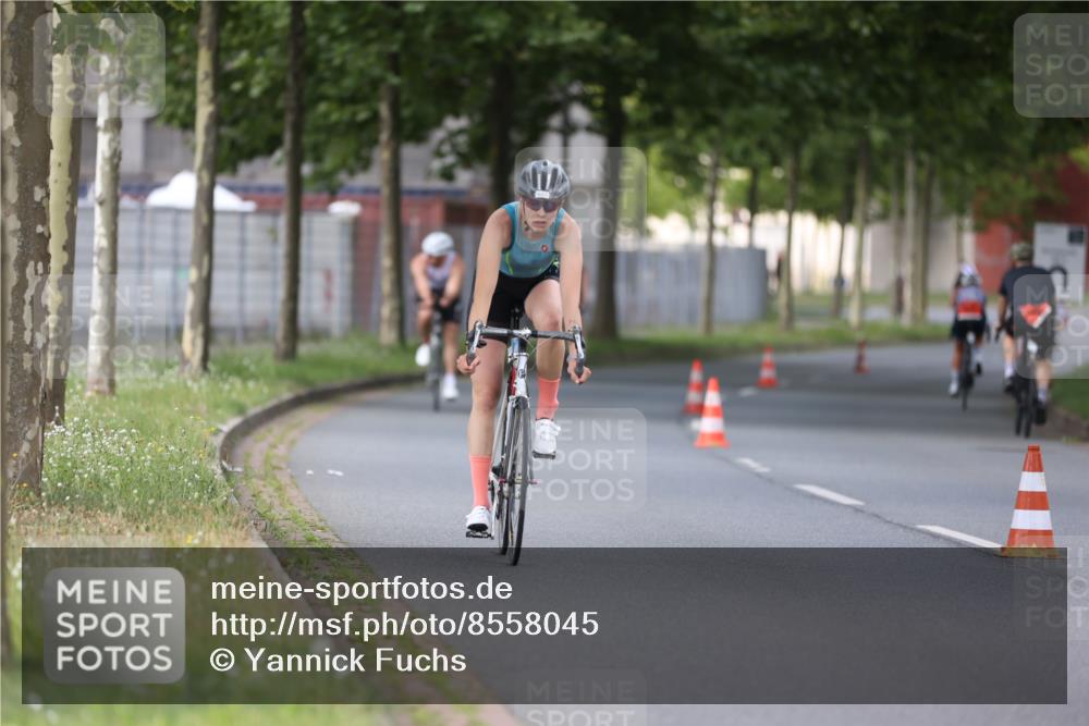 10.08.2025 - GEWOBA Citytriathlon Bremen Yannick Fuchs http://msf.ph/oto/8558045 10.08.2025 12:29:34 Radfahren 583, 645, 679, 687, 751, 771, 799, 922, 927, 1030 meine-sportfotos.de