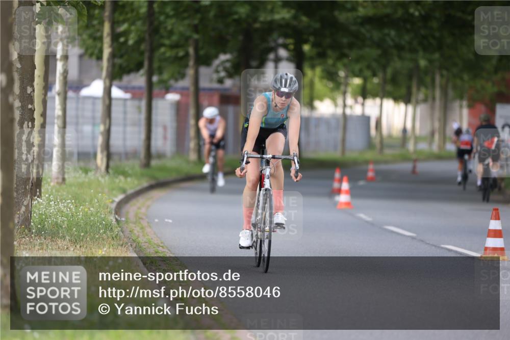 10.08.2025 - GEWOBA Citytriathlon Bremen Yannick Fuchs http://msf.ph/oto/8558046 10.08.2025 12:29:34 Radfahren 583, 645, 679, 687, 751, 771, 799, 922, 927, 1030 meine-sportfotos.de