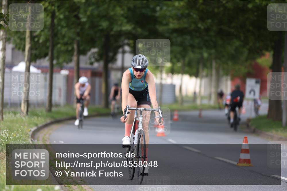 10.08.2025 - GEWOBA Citytriathlon Bremen Yannick Fuchs http://msf.ph/oto/8558048 10.08.2025 12:29:34 Radfahren 583, 645, 679, 687, 751, 771, 799, 922, 927, 1030 meine-sportfotos.de