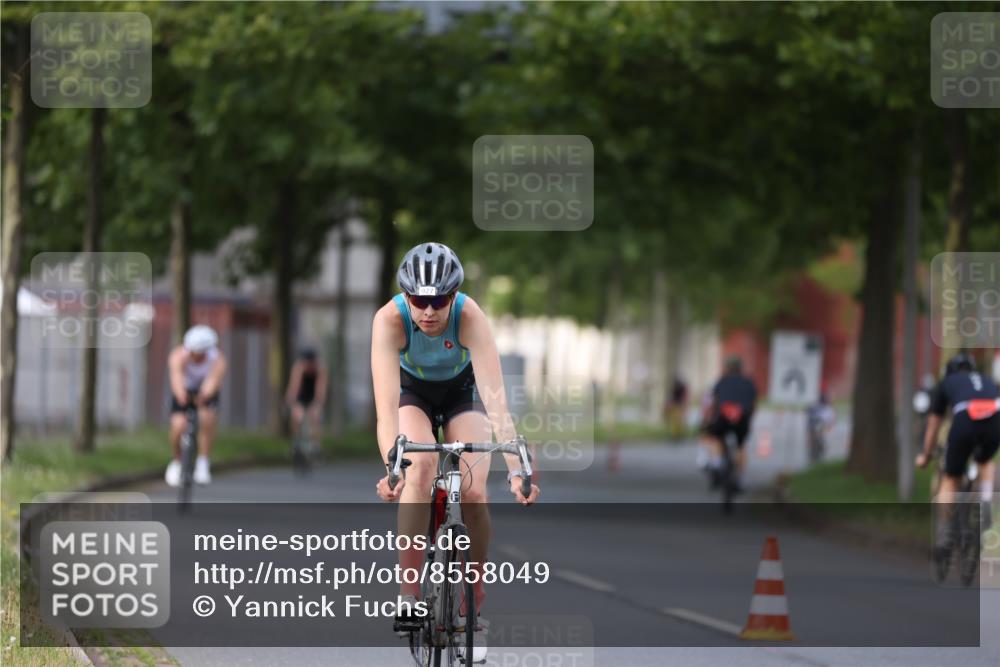 10.08.2025 - GEWOBA Citytriathlon Bremen Yannick Fuchs http://msf.ph/oto/8558049 10.08.2025 12:29:35 Radfahren 645, 679, 687, 751, 771, 799, 922, 927, 1030 meine-sportfotos.de
