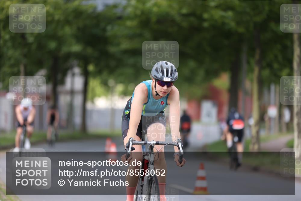 10.08.2025 - GEWOBA Citytriathlon Bremen Yannick Fuchs http://msf.ph/oto/8558052 10.08.2025 12:29:35 Radfahren 645, 679, 687, 751, 771, 799, 922, 927, 1030 meine-sportfotos.de