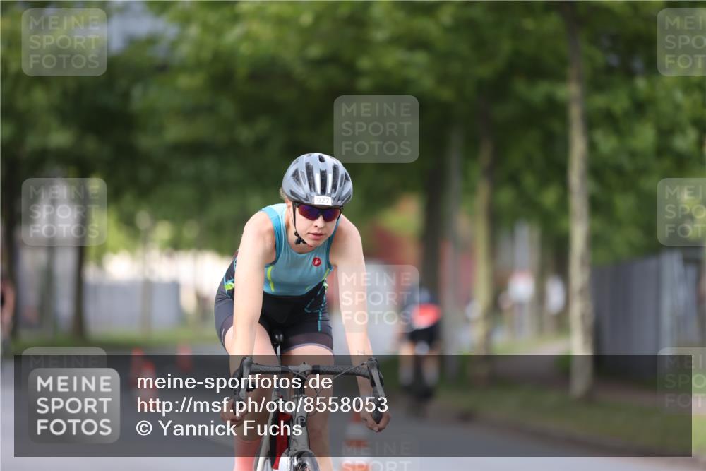 10.08.2025 - GEWOBA Citytriathlon Bremen Yannick Fuchs http://msf.ph/oto/8558053 10.08.2025 12:29:35 Radfahren 645, 679, 687, 751, 771, 799, 922, 927, 1030 meine-sportfotos.de