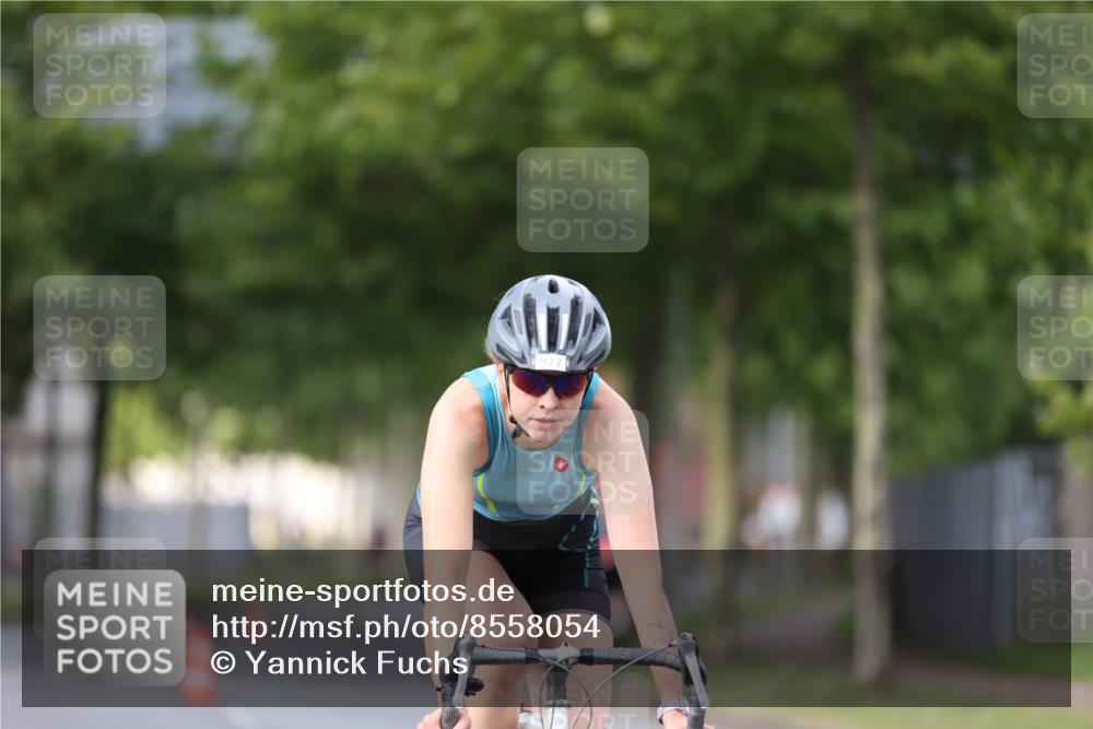 10.08.2025 - GEWOBA Citytriathlon Bremen Yannick Fuchs http://msf.ph/oto/8558054 10.08.2025 12:29:35 Radfahren 645, 679, 687, 751, 771, 799, 922, 927, 1030 meine-sportfotos.de