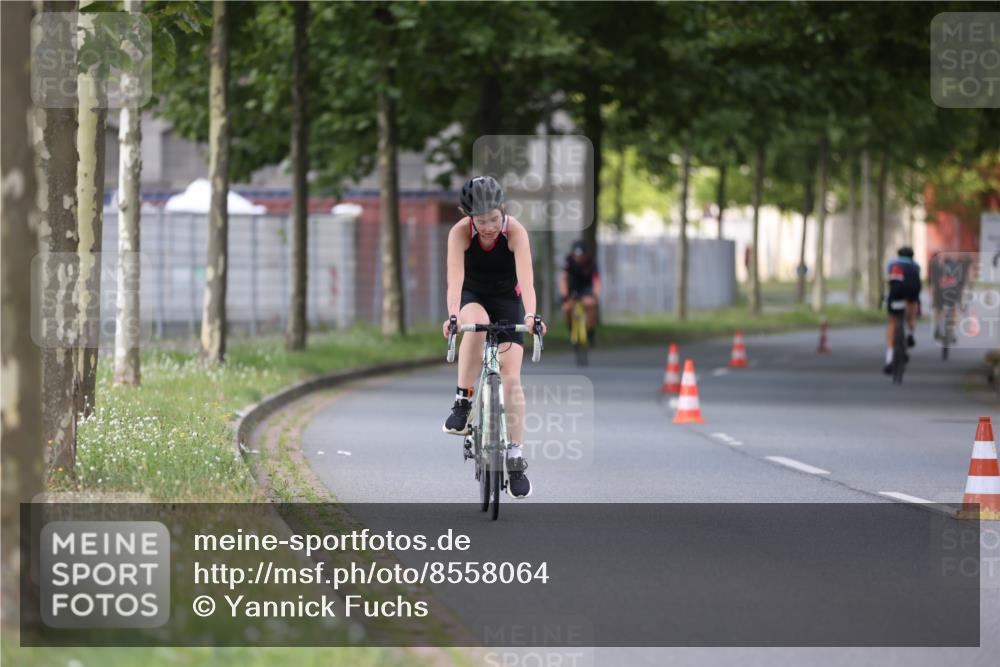 10.08.2025 - GEWOBA Citytriathlon Bremen Yannick Fuchs http://msf.ph/oto/8558064 10.08.2025 12:29:40 Radfahren 645, 687, 688, 751, 771, 922, 927, 942 meine-sportfotos.de