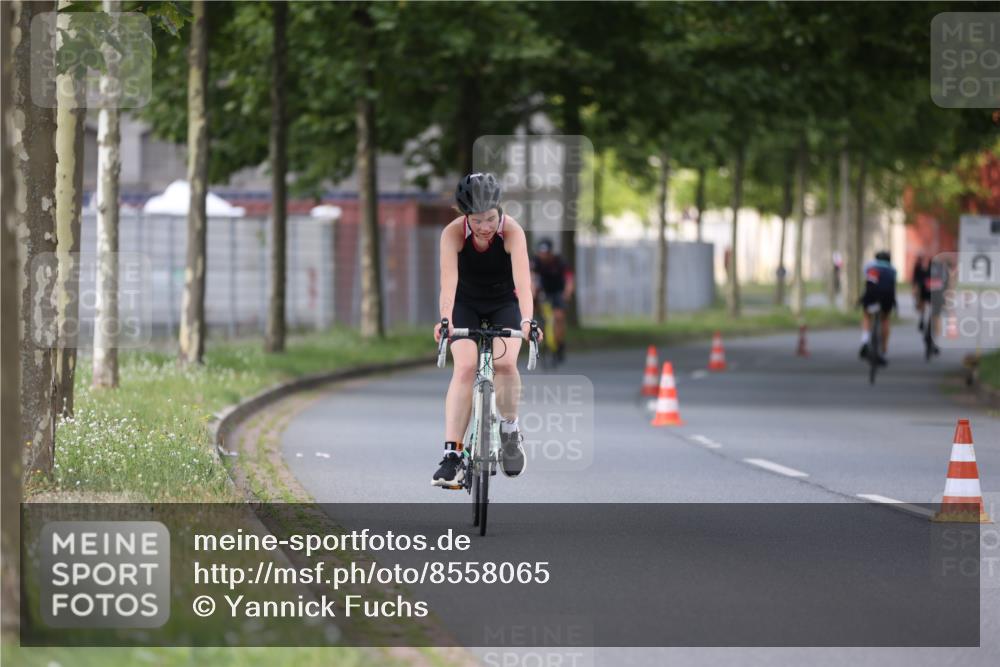 10.08.2025 - GEWOBA Citytriathlon Bremen Yannick Fuchs http://msf.ph/oto/8558065 10.08.2025 12:29:40 Radfahren 645, 687, 688, 751, 771, 922, 927, 942 meine-sportfotos.de