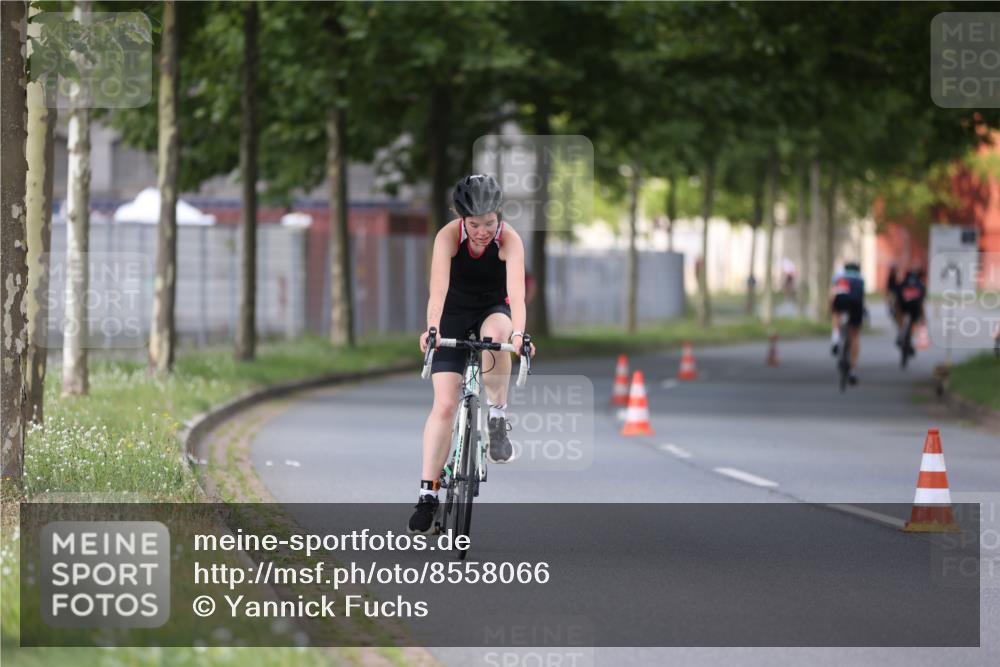 10.08.2025 - GEWOBA Citytriathlon Bremen Yannick Fuchs http://msf.ph/oto/8558066 10.08.2025 12:29:40 Radfahren 645, 687, 688, 751, 771, 922, 927, 942 meine-sportfotos.de