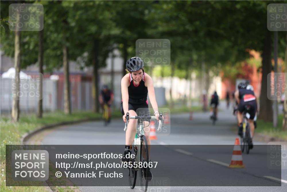 10.08.2025 - GEWOBA Citytriathlon Bremen Yannick Fuchs http://msf.ph/oto/8558067 10.08.2025 12:29:40 Radfahren 645, 687, 688, 751, 771, 922, 927, 942 meine-sportfotos.de