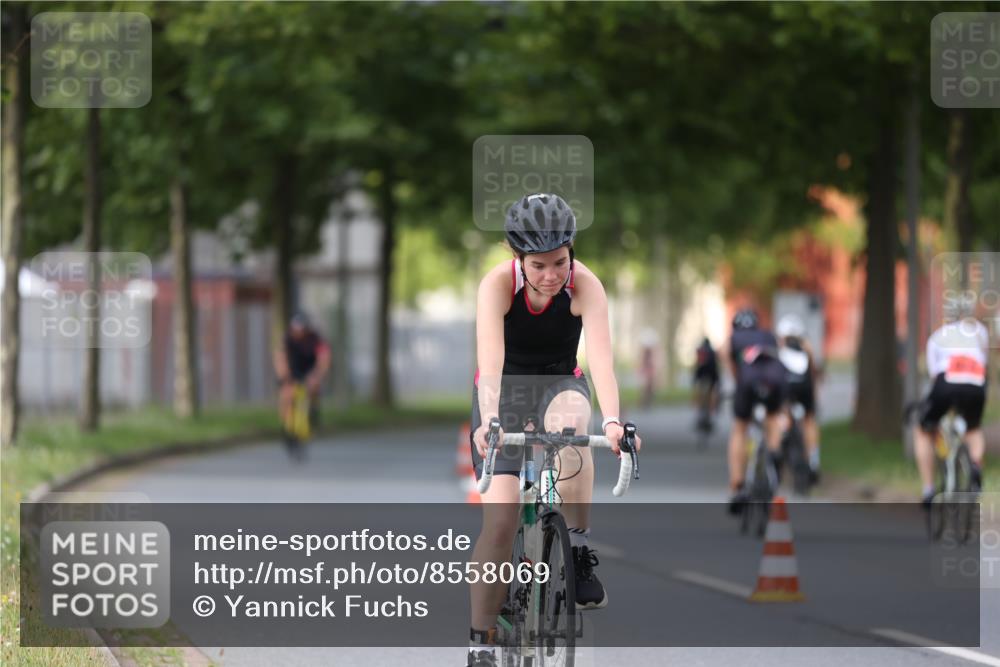 10.08.2025 - GEWOBA Citytriathlon Bremen Yannick Fuchs http://msf.ph/oto/8558069 10.08.2025 12:29:41 Radfahren 645, 687, 688, 751, 771, 922, 927, 942 meine-sportfotos.de
