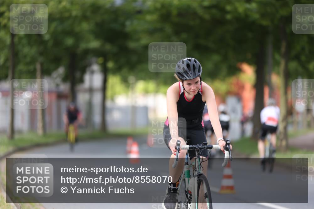 10.08.2025 - GEWOBA Citytriathlon Bremen Yannick Fuchs http://msf.ph/oto/8558070 10.08.2025 12:29:41 Radfahren 645, 687, 688, 751, 771, 922, 927, 942 meine-sportfotos.de