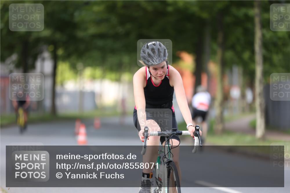 10.08.2025 - GEWOBA Citytriathlon Bremen Yannick Fuchs http://msf.ph/oto/8558071 10.08.2025 12:29:41 Radfahren 645, 687, 688, 751, 771, 922, 927, 942 meine-sportfotos.de