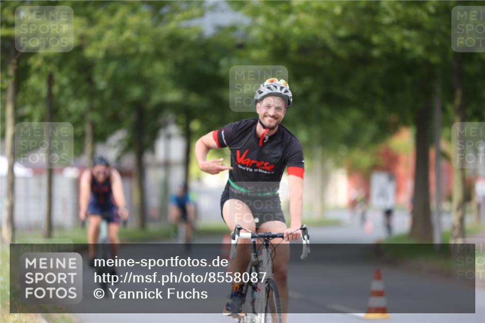 10.08.2025 - GEWOBA Citytriathlon Bremen Yannick Fuchs http://msf.ph/oto/8558087 10.08.2025 12:29:56 Radfahren 640, 675, 688, 699, 717, 751, 769, 875, 942, 960 meine-sportfotos.de