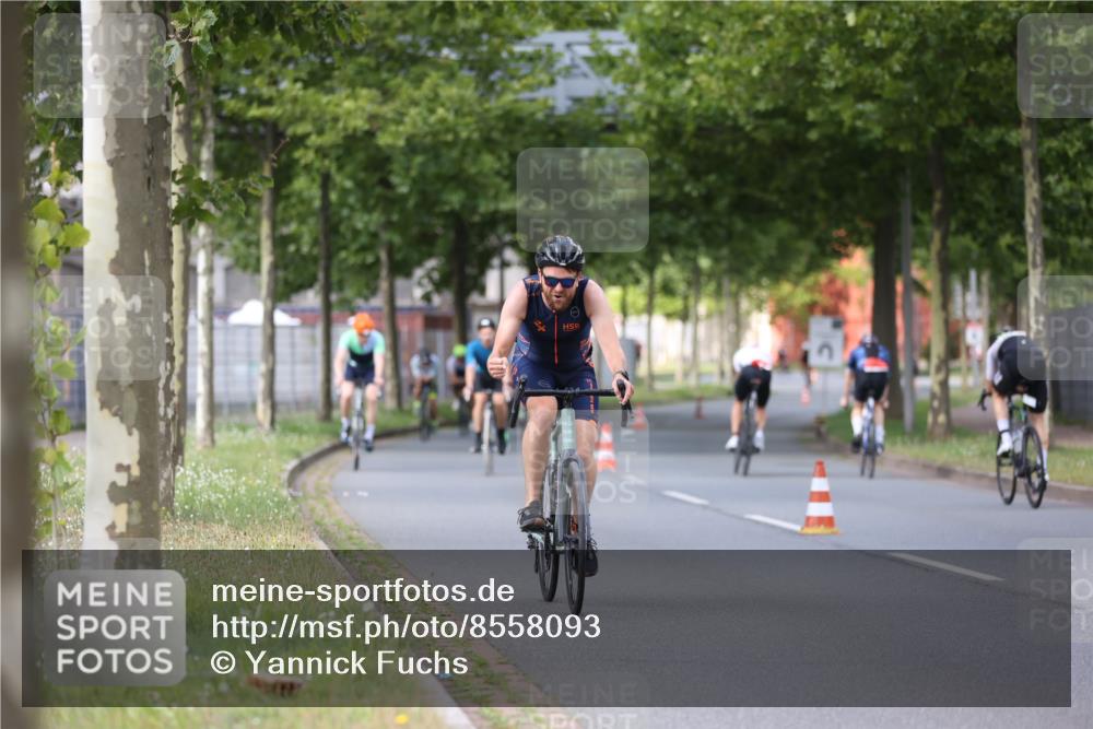 10.08.2025 - GEWOBA Citytriathlon Bremen Yannick Fuchs http://msf.ph/oto/8558093 10.08.2025 12:29:57 Radfahren 640, 675, 688, 699, 717, 751, 760, 769, 875, 942, 960 meine-sportfotos.de