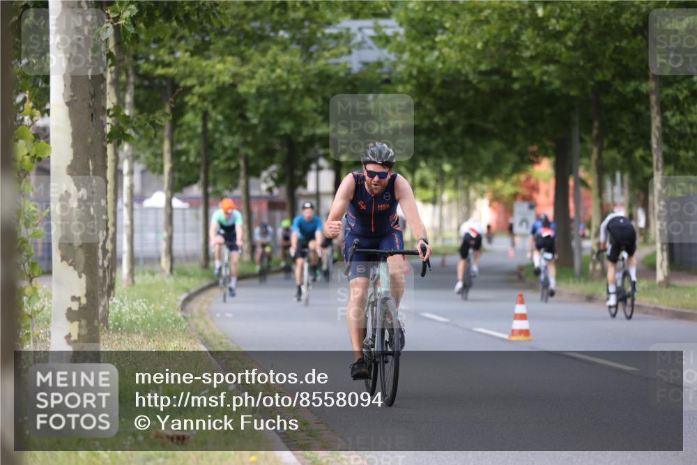 10.08.2025 - GEWOBA Citytriathlon Bremen Yannick Fuchs http://msf.ph/oto/8558094 10.08.2025 12:29:58 Radfahren 640, 675, 688, 699, 717, 751, 760, 769, 875, 942, 960 meine-sportfotos.de