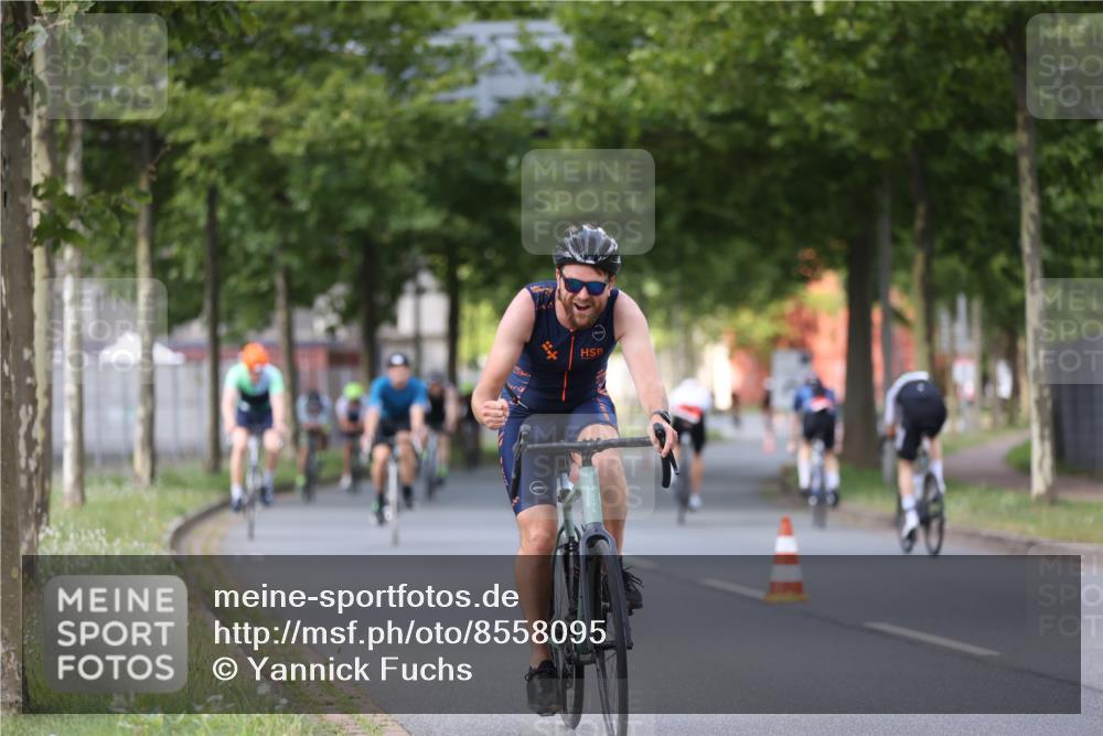 10.08.2025 - GEWOBA Citytriathlon Bremen Yannick Fuchs http://msf.ph/oto/8558095 10.08.2025 12:29:58 Radfahren 640, 675, 688, 699, 717, 751, 760, 769, 875, 942, 960 meine-sportfotos.de