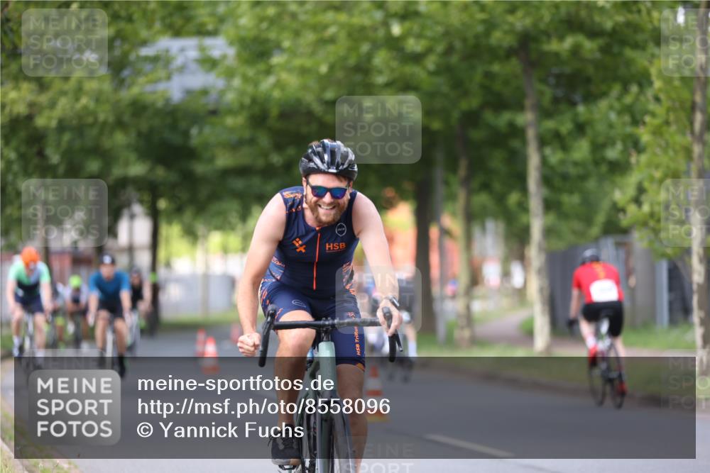 10.08.2025 - GEWOBA Citytriathlon Bremen Yannick Fuchs http://msf.ph/oto/8558096 10.08.2025 12:29:58 Radfahren 640, 675, 688, 699, 717, 751, 760, 769, 875, 942, 960 meine-sportfotos.de