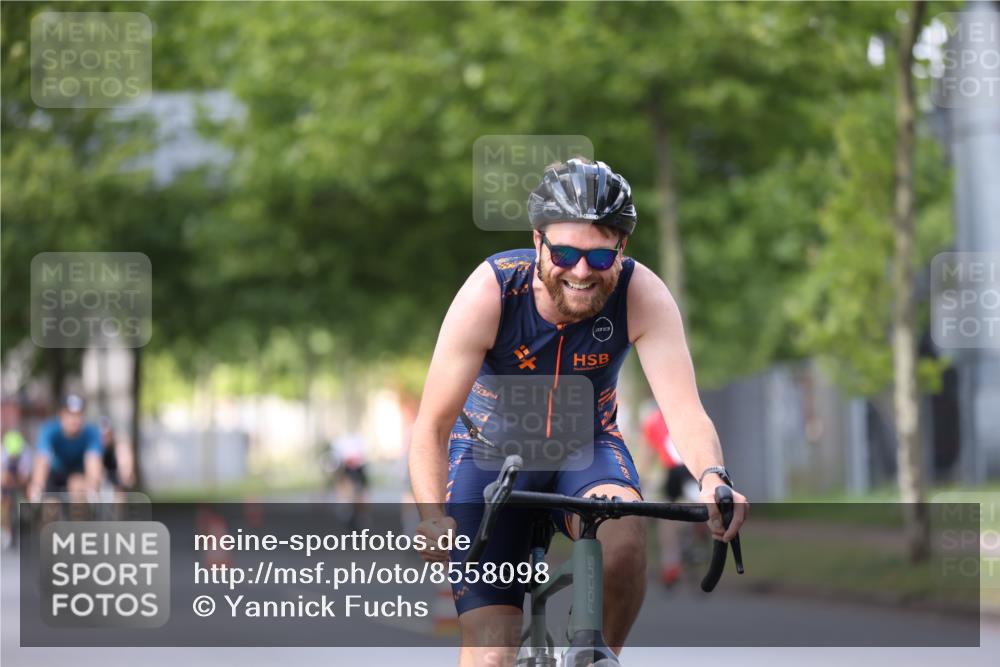 10.08.2025 - GEWOBA Citytriathlon Bremen Yannick Fuchs http://msf.ph/oto/8558098 10.08.2025 12:29:58 Radfahren 640, 675, 688, 699, 717, 751, 760, 769, 875, 942, 960 meine-sportfotos.de