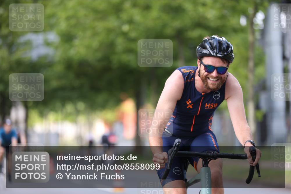10.08.2025 - GEWOBA Citytriathlon Bremen Yannick Fuchs http://msf.ph/oto/8558099 10.08.2025 12:29:59 Radfahren 640, 675, 688, 699, 717, 760, 769, 875, 884, 942, 960 meine-sportfotos.de