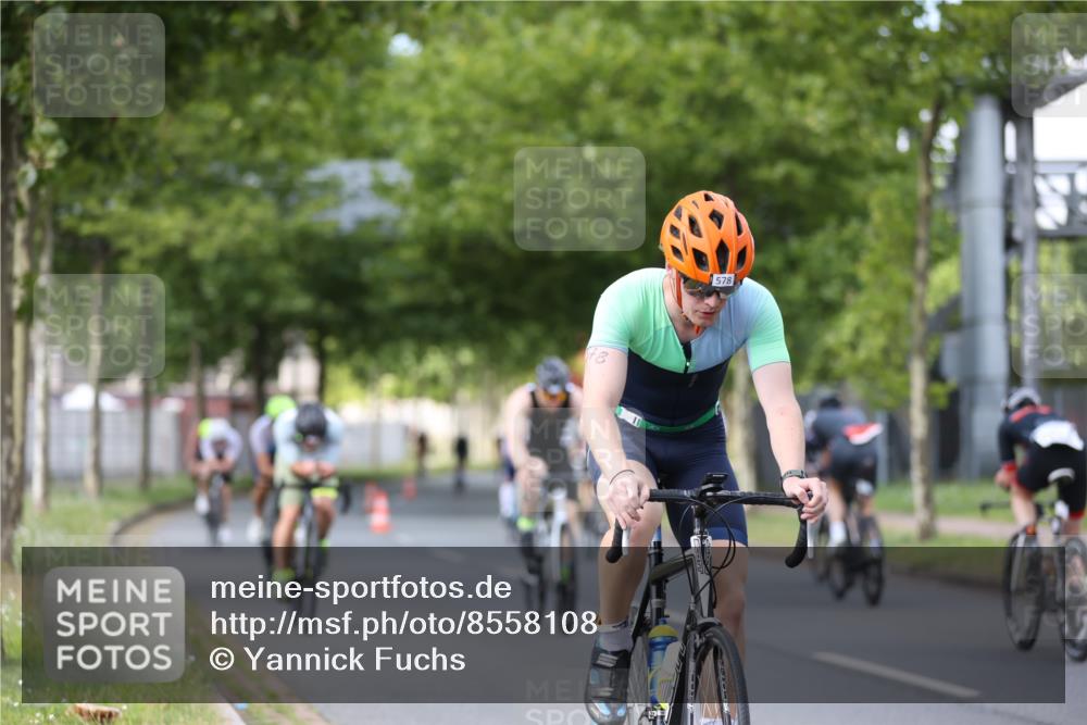 10.08.2025 - GEWOBA Citytriathlon Bremen Yannick Fuchs http://msf.ph/oto/8558108 10.08.2025 12:30:01 Radfahren 640, 675, 688, 699, 717, 760, 769, 875, 884, 942, 960 meine-sportfotos.de