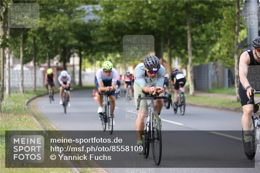 10.08.2025 - GEWOBA Citytriathlon Bremen Yannick Fuchs http://msf.ph/oto/8558109 10.08.2025 12:30:02 Radfahren 640, 675, 688, 699, 717, 760, 769, 875, 884, 942, 960, 1013 meine-sportfotos.de