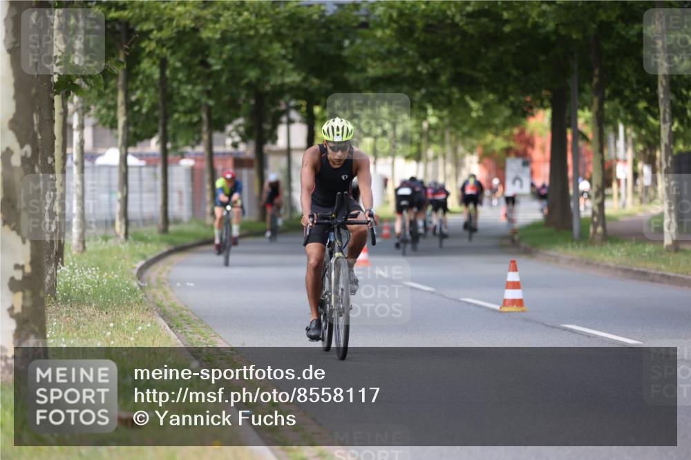 10.08.2025 - GEWOBA Citytriathlon Bremen Yannick Fuchs http://msf.ph/oto/8558117 10.08.2025 12:30:05 Radfahren 640, 675, 688, 699, 717, 760, 769, 875, 884, 935, 960, 1013 meine-sportfotos.de