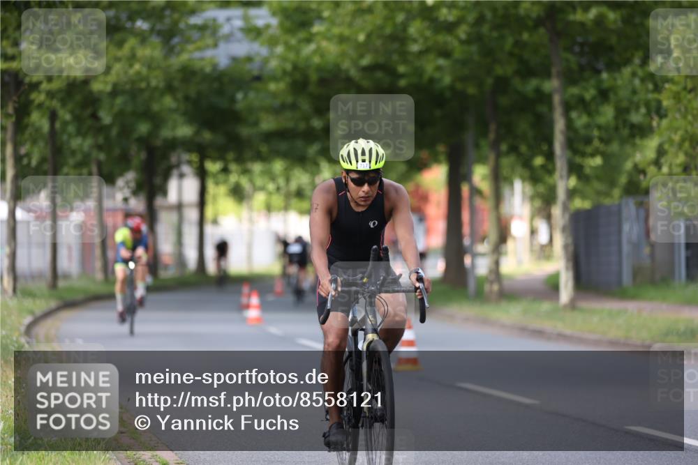 10.08.2025 - GEWOBA Citytriathlon Bremen Yannick Fuchs http://msf.ph/oto/8558121 10.08.2025 12:30:06 Radfahren 640, 675, 699, 717, 760, 769, 875, 884, 935, 960, 1013 meine-sportfotos.de