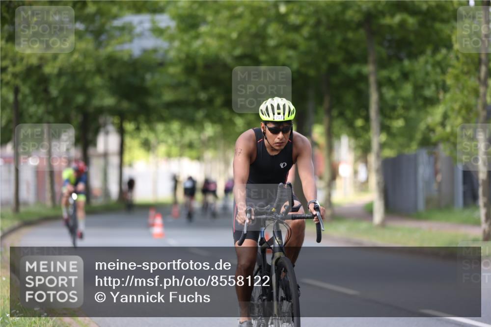 10.08.2025 - GEWOBA Citytriathlon Bremen Yannick Fuchs http://msf.ph/oto/8558122 10.08.2025 12:30:06 Radfahren 640, 675, 699, 717, 760, 769, 875, 884, 935, 960, 1013 meine-sportfotos.de