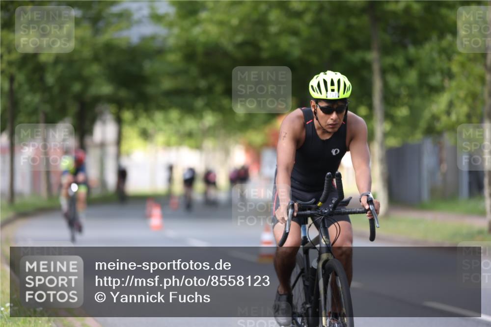 10.08.2025 - GEWOBA Citytriathlon Bremen Yannick Fuchs http://msf.ph/oto/8558123 10.08.2025 12:30:06 Radfahren 640, 675, 699, 717, 760, 769, 875, 884, 935, 960, 1013 meine-sportfotos.de
