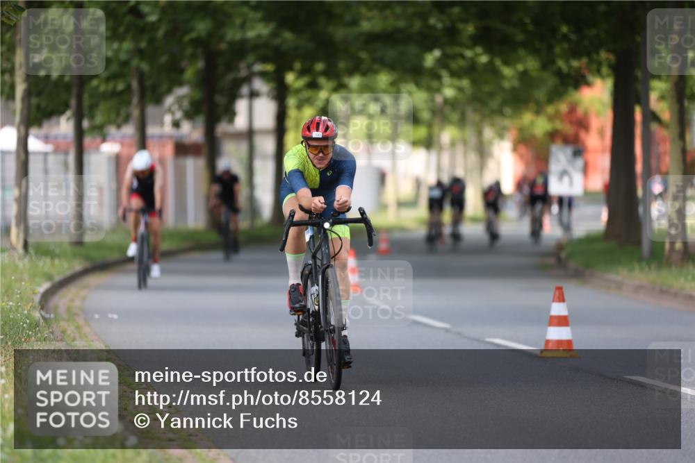 10.08.2025 - GEWOBA Citytriathlon Bremen Yannick Fuchs http://msf.ph/oto/8558124 10.08.2025 12:30:07 Radfahren 640, 675, 699, 717, 722, 760, 769, 875, 884, 935, 960, 1013 meine-sportfotos.de